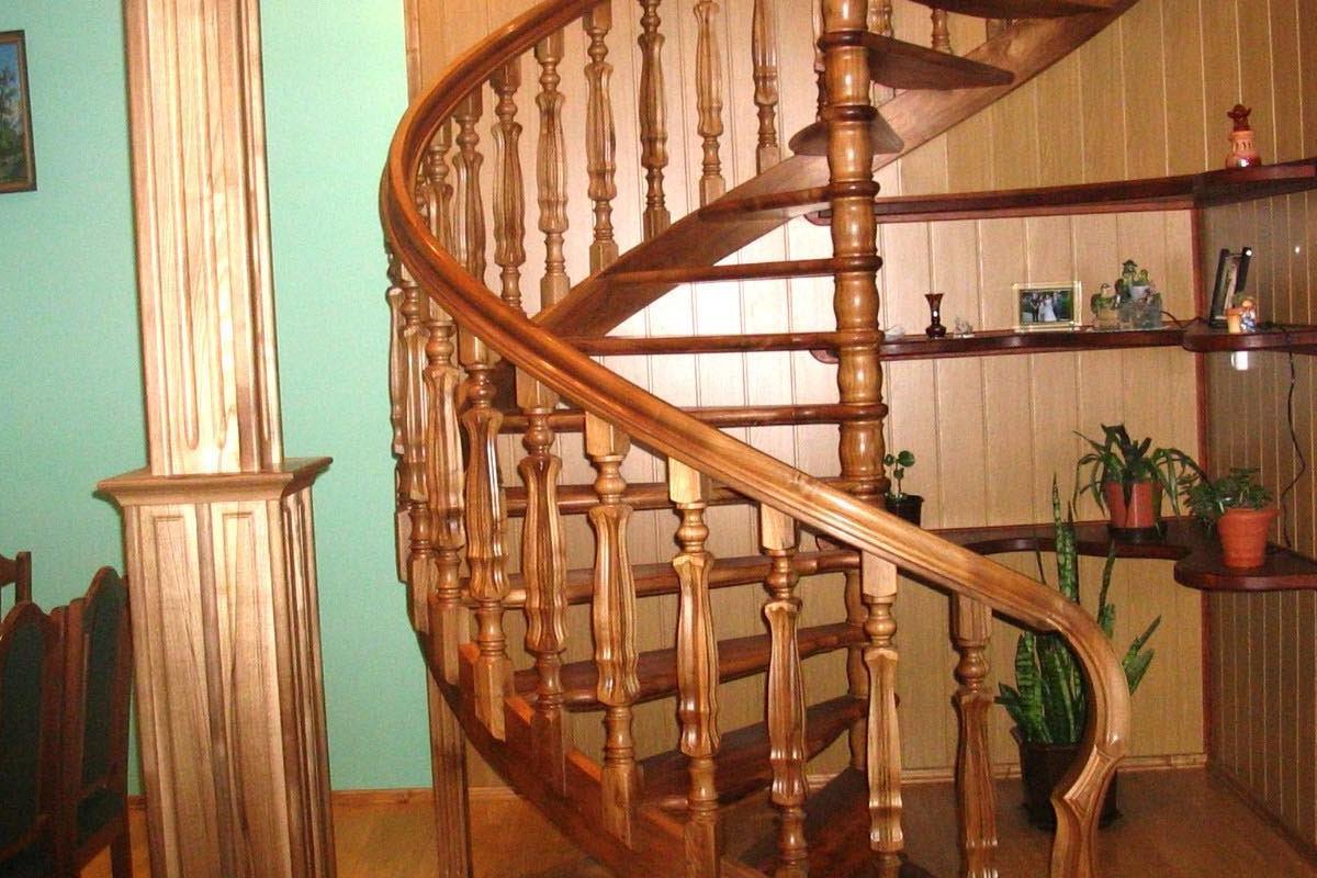 Винтовые лестницы из дерева